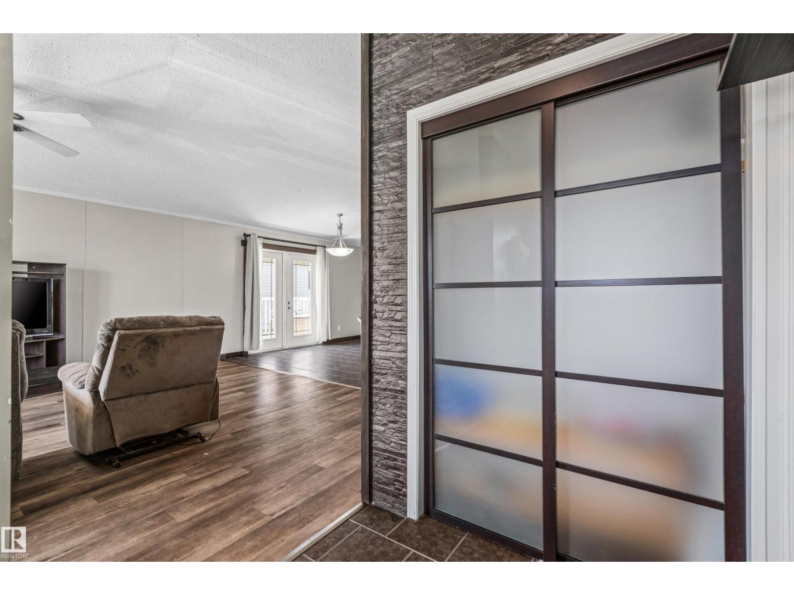 1172 Aspen DR W - photo 2