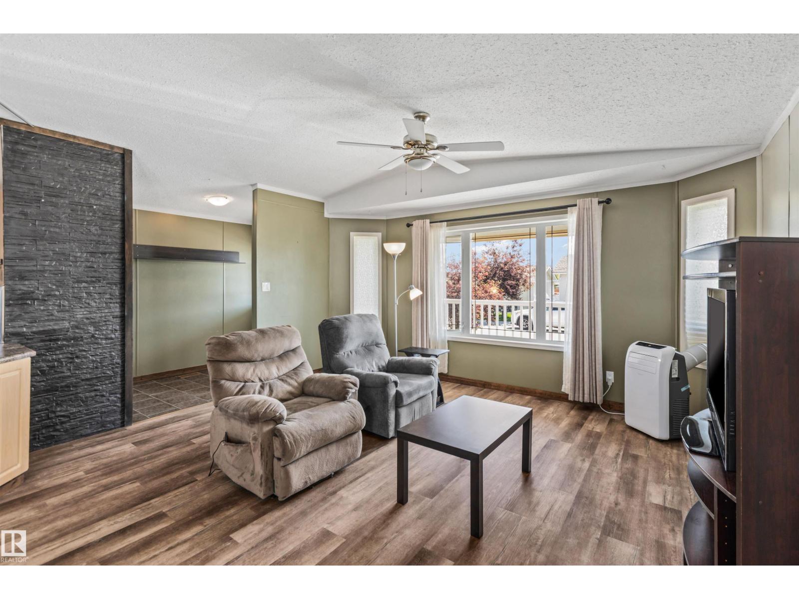 1172 Aspen DR W - 4