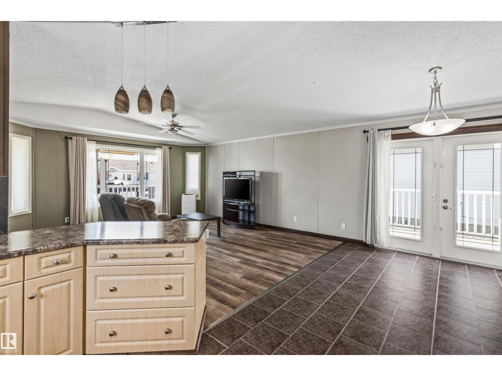 1172 Aspen DR W - 8