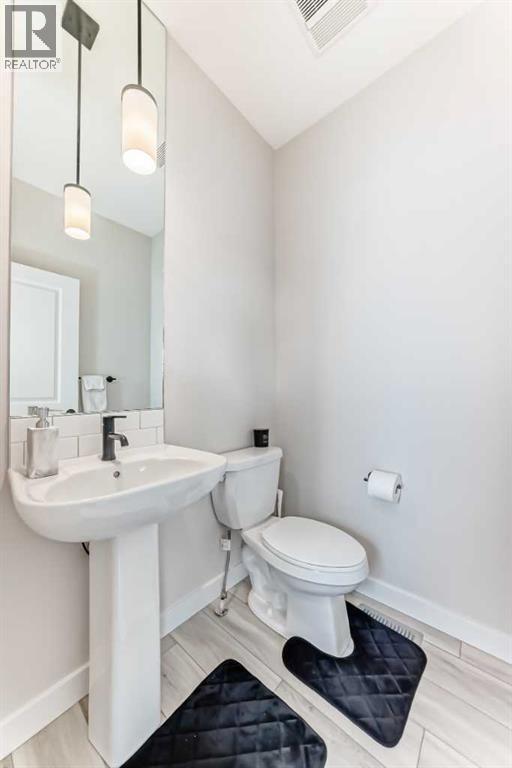 1104 Bayview Gardens SW - 20