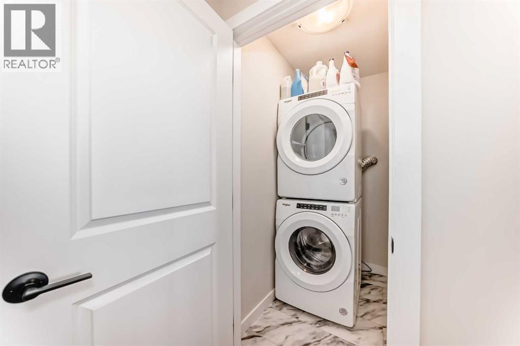 1104 Bayview Gardens SW - 40