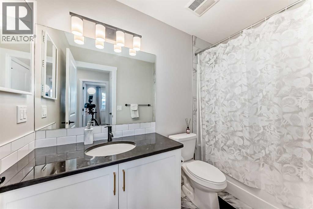 1104 Bayview Gardens SW - 36