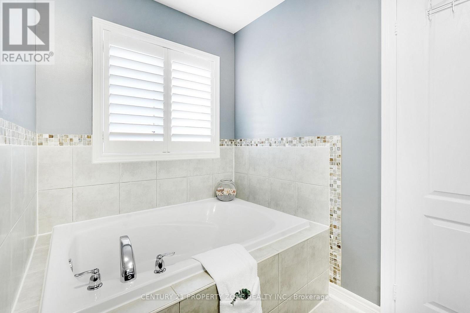 8 AMARANTH CRESCENT - 23