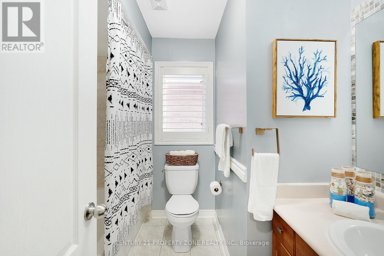 8 AMARANTH CRESCENT - 32