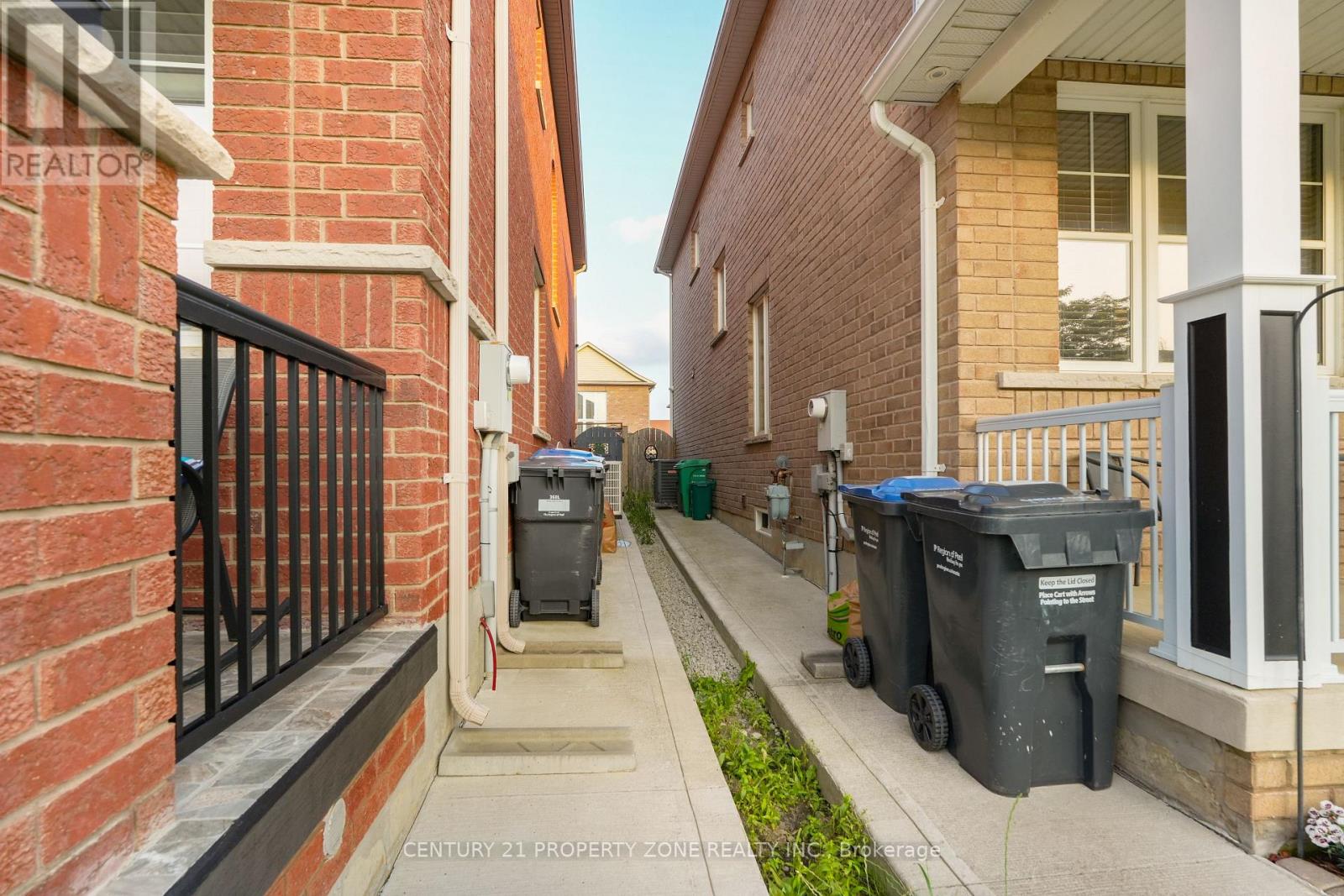 8 AMARANTH CRESCENT - 36