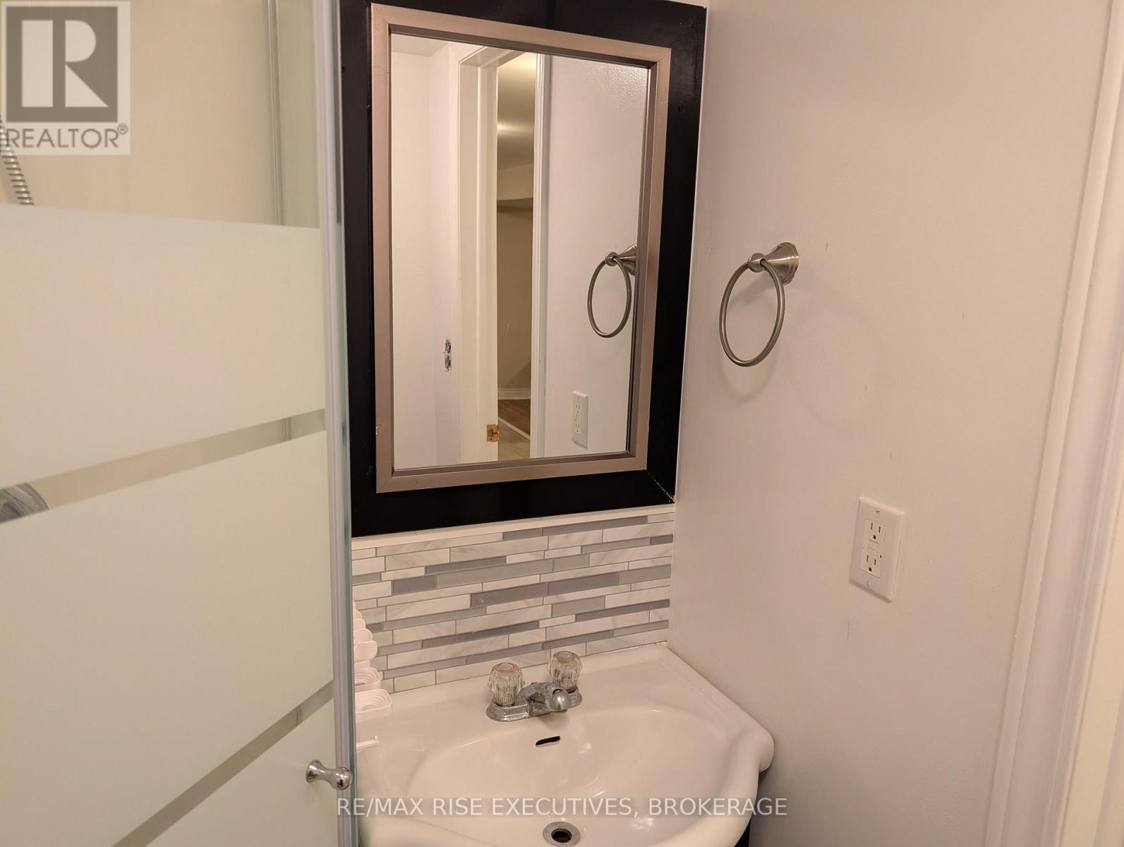 2405 RIDEAU FERRY ROAD - 37