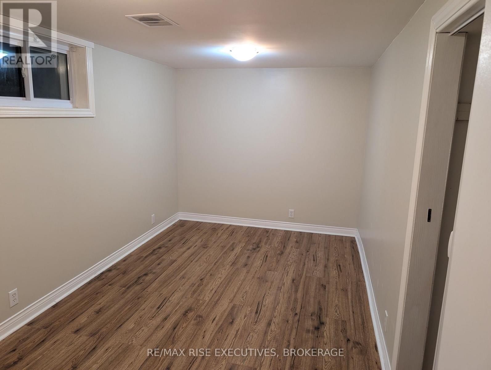 2405 RIDEAU FERRY ROAD - 34