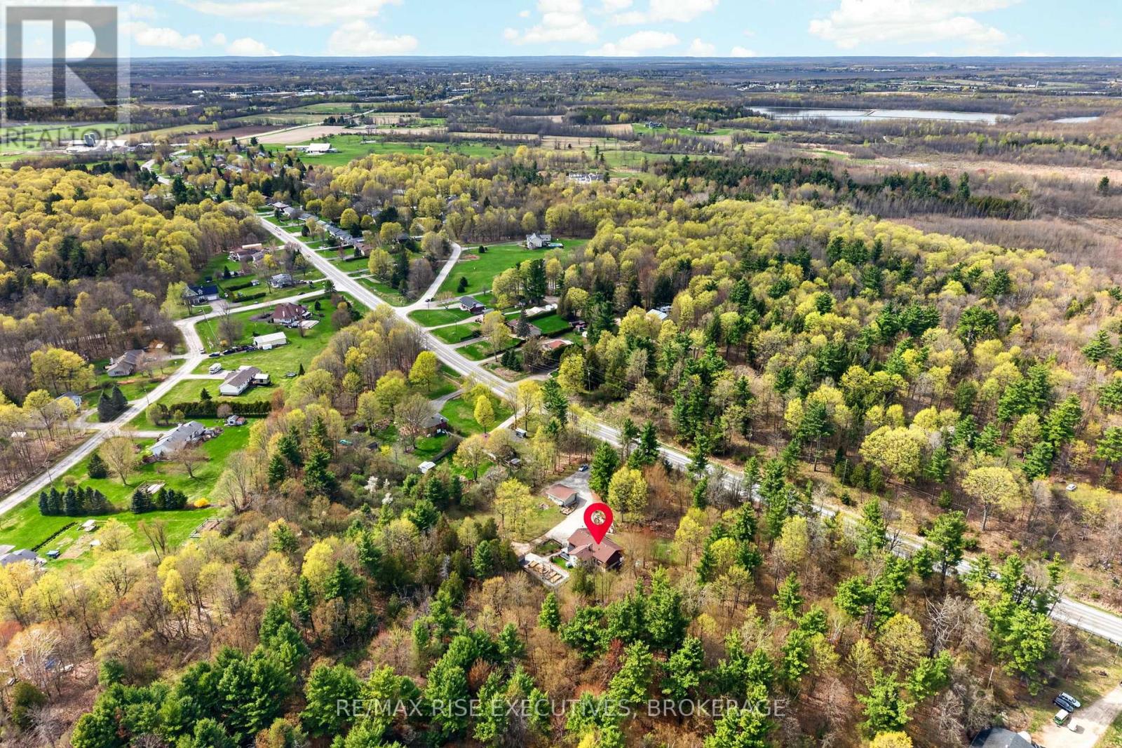 2405 RIDEAU FERRY ROAD - 46