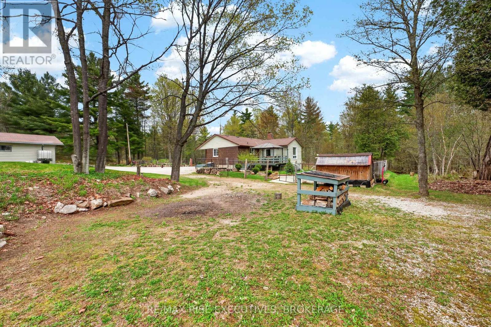 2405 RIDEAU FERRY ROAD - 43