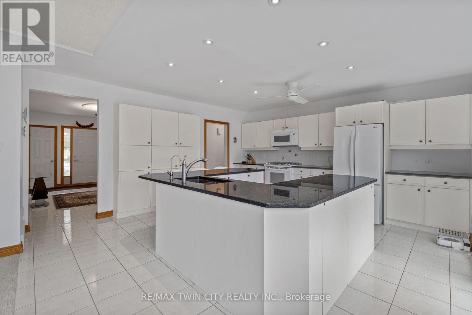36 MAPLE HILL DRIVE - 13