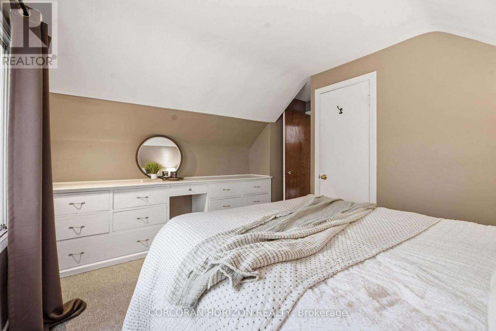 180 MELROSE STREET - 23