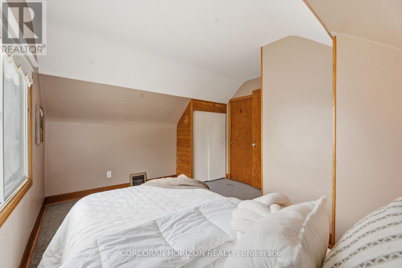 180 MELROSE STREET - 25