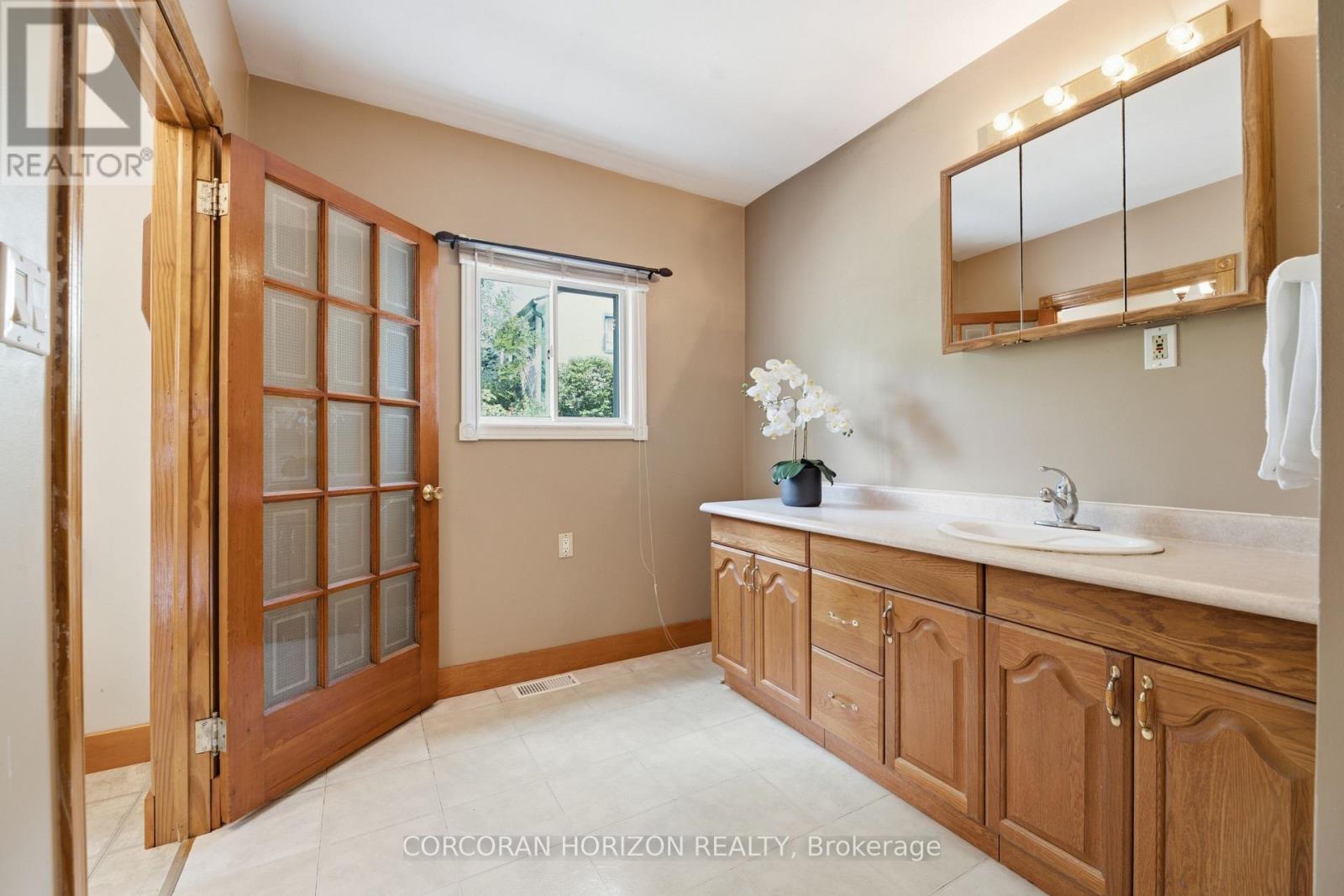 180 MELROSE STREET - 31