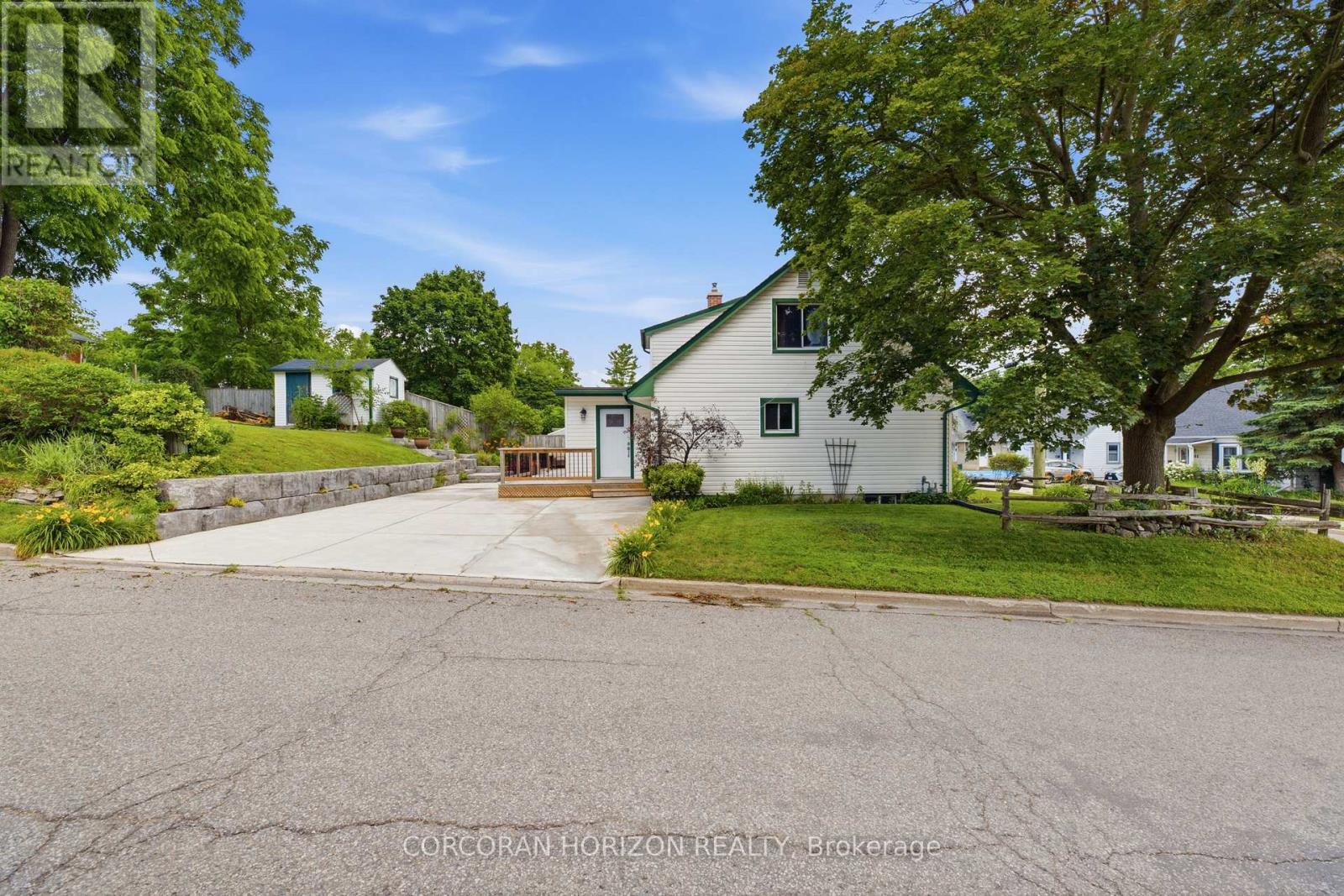 180 MELROSE STREET - 36