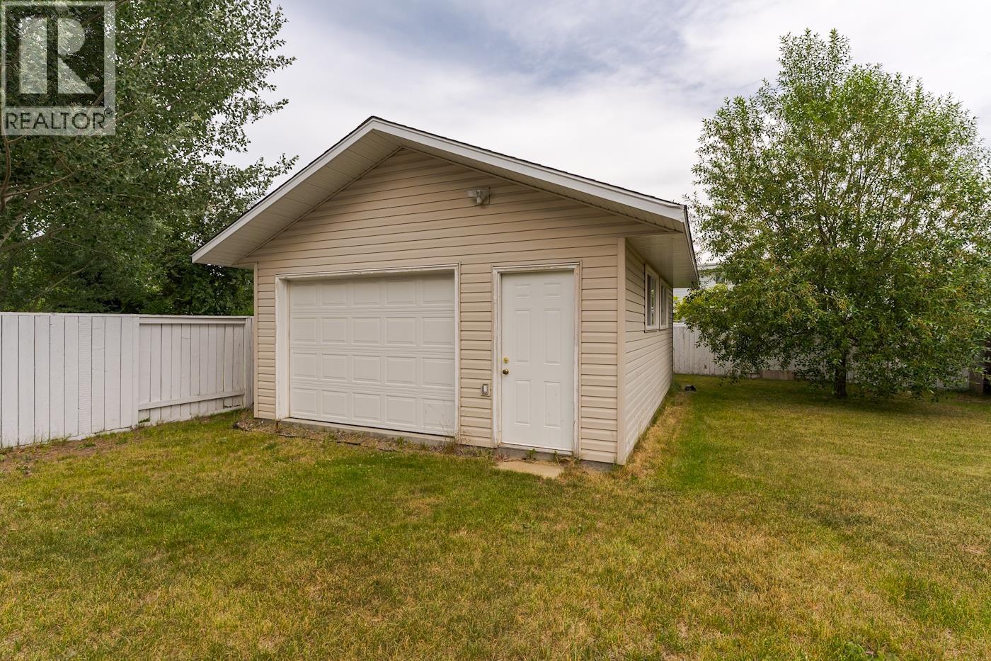 Photo 33 of 37 — 636 LACOMA STREET · Prince George, BC
