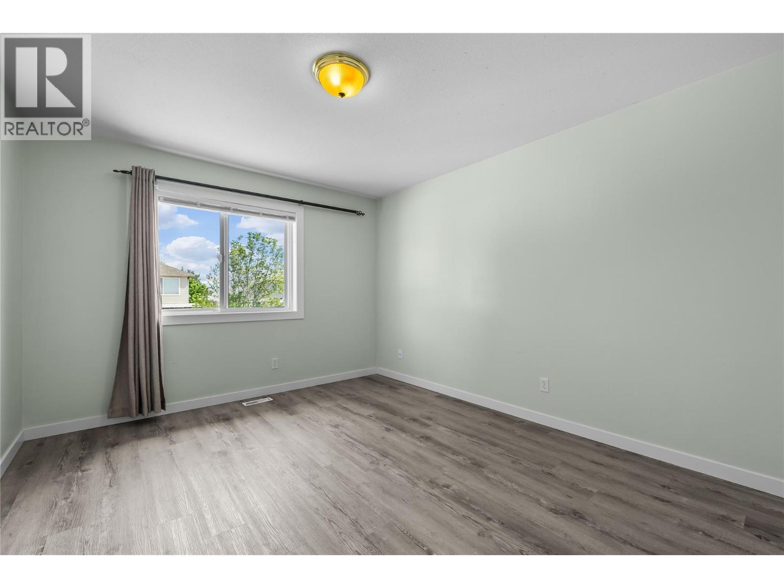 3831 Gellatly Road S - 47