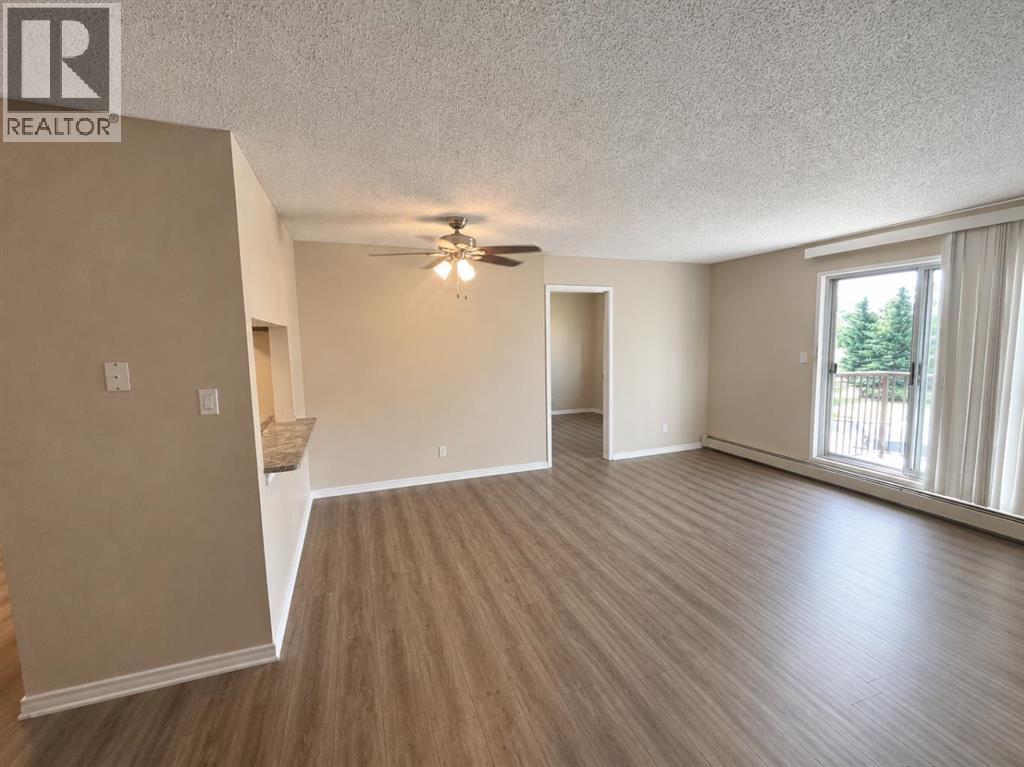 301, 405 Columbia Boulevard, Lethbridge — photo 3