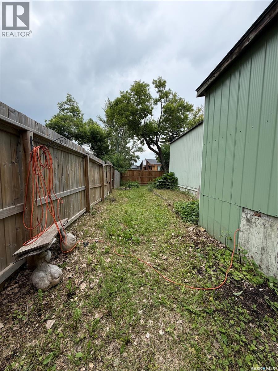 1000 1524 Rayner AVENUE - 26