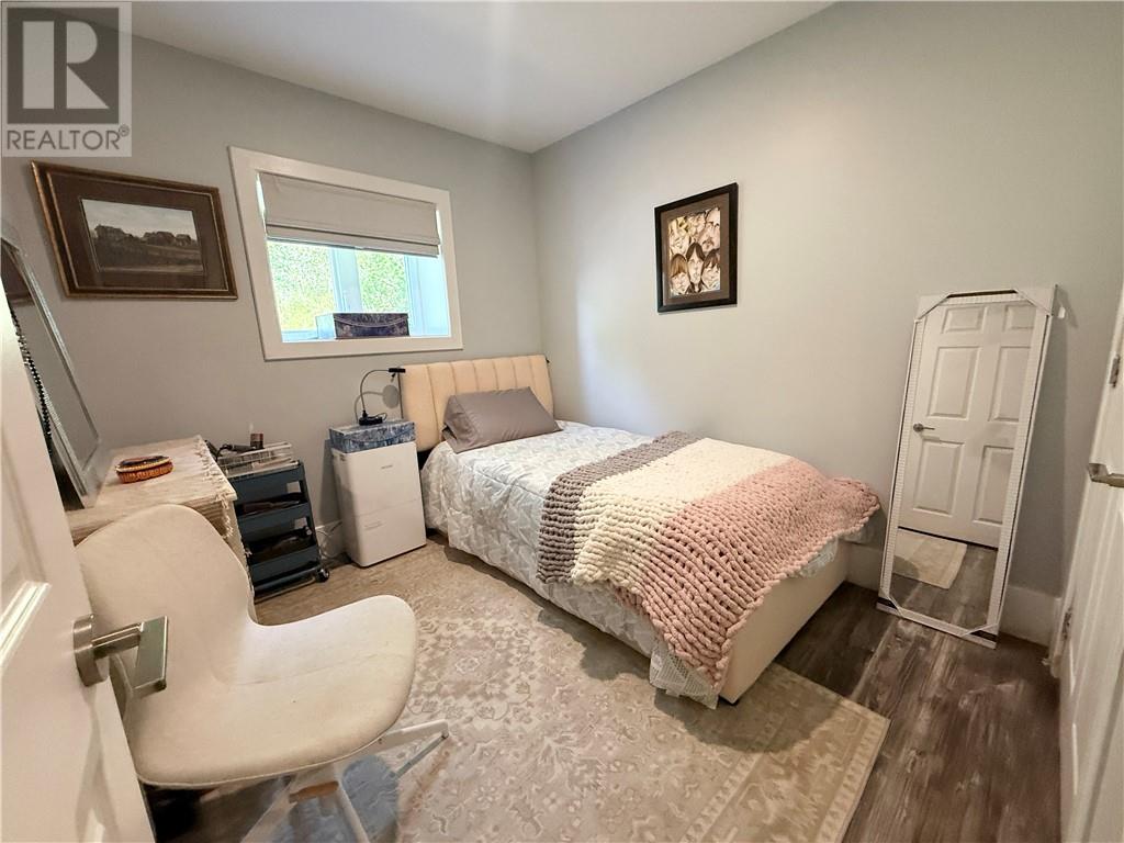 478 Bessie Avenue - Image 12
