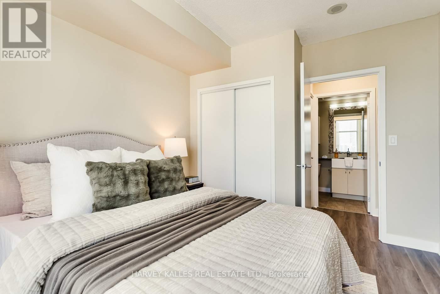 #3808 35 MARINER TERRACE - 25