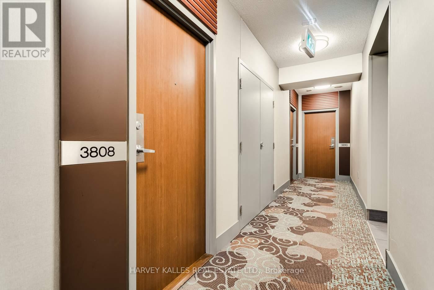 #3808 35 MARINER TERRACE - Image 3