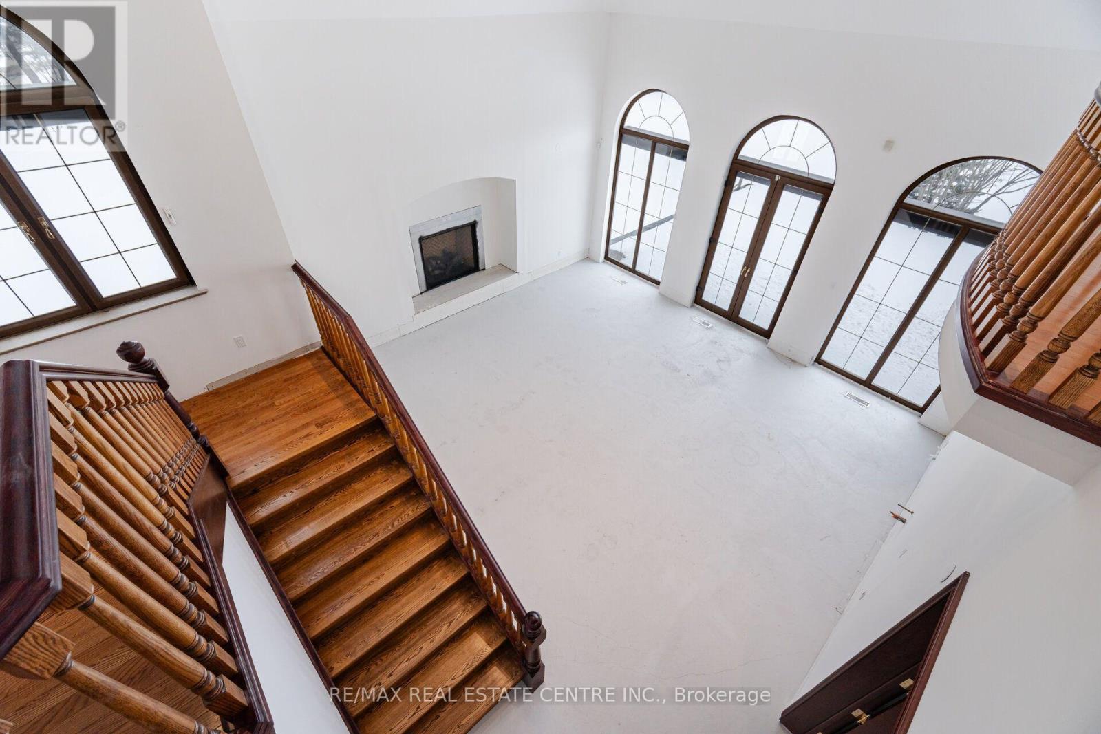 2 EDGEFOREST DRIVE - Image 24