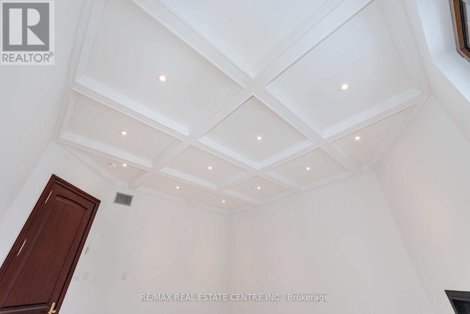 2 EDGEFOREST DRIVE - Image 37