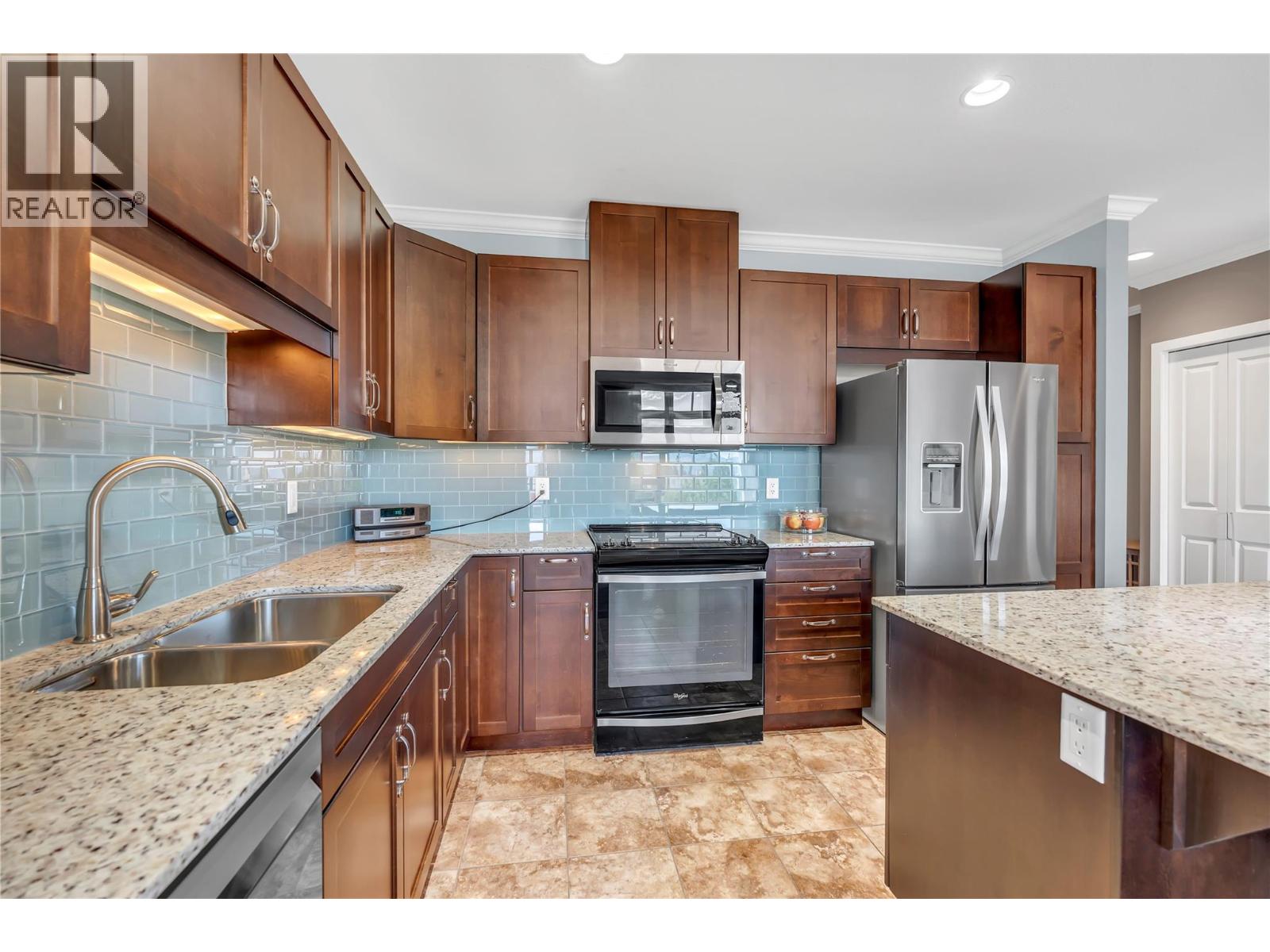 #505 3301 Skaha Lake Road - 10