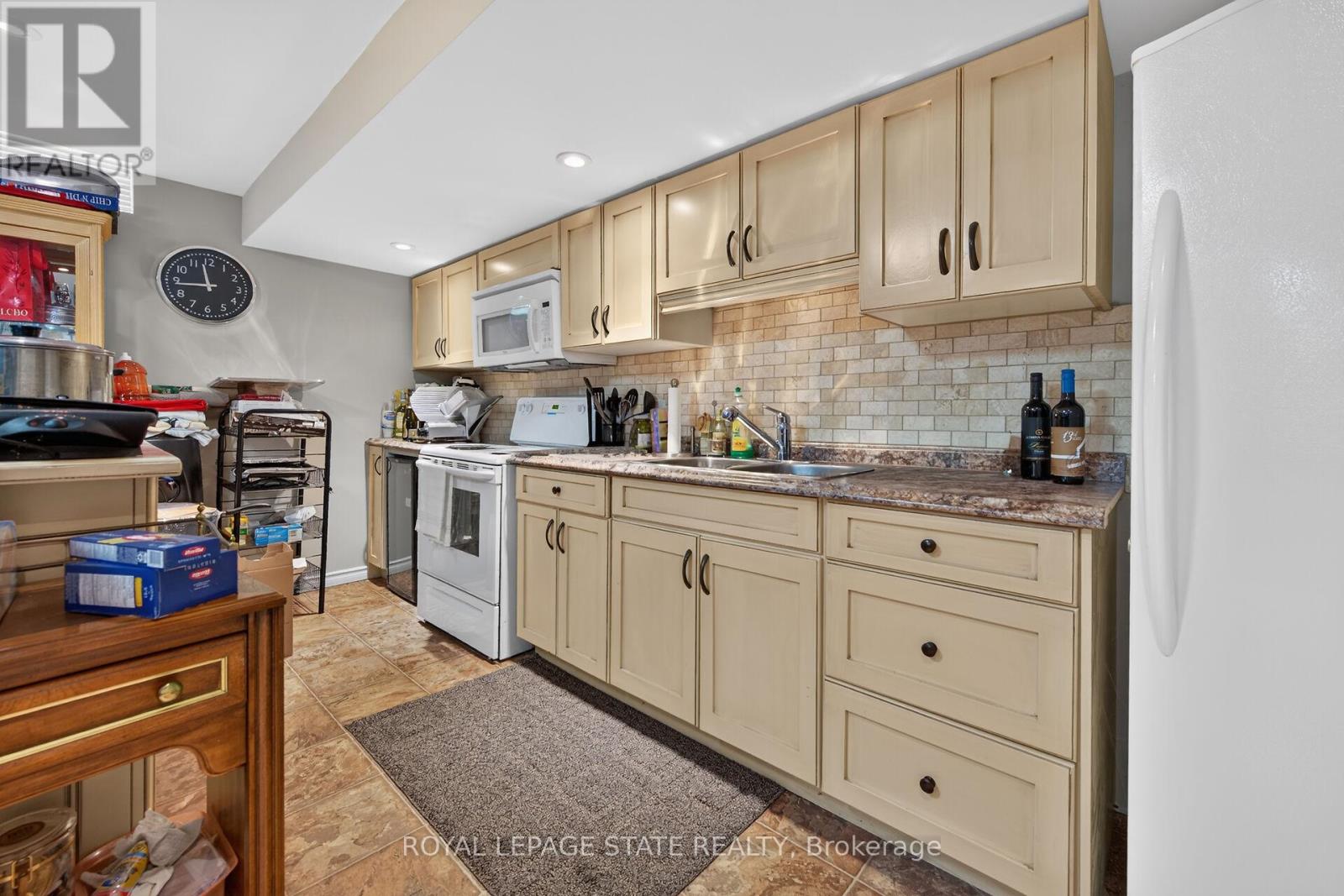 47 HANNON CRESCENT - 26