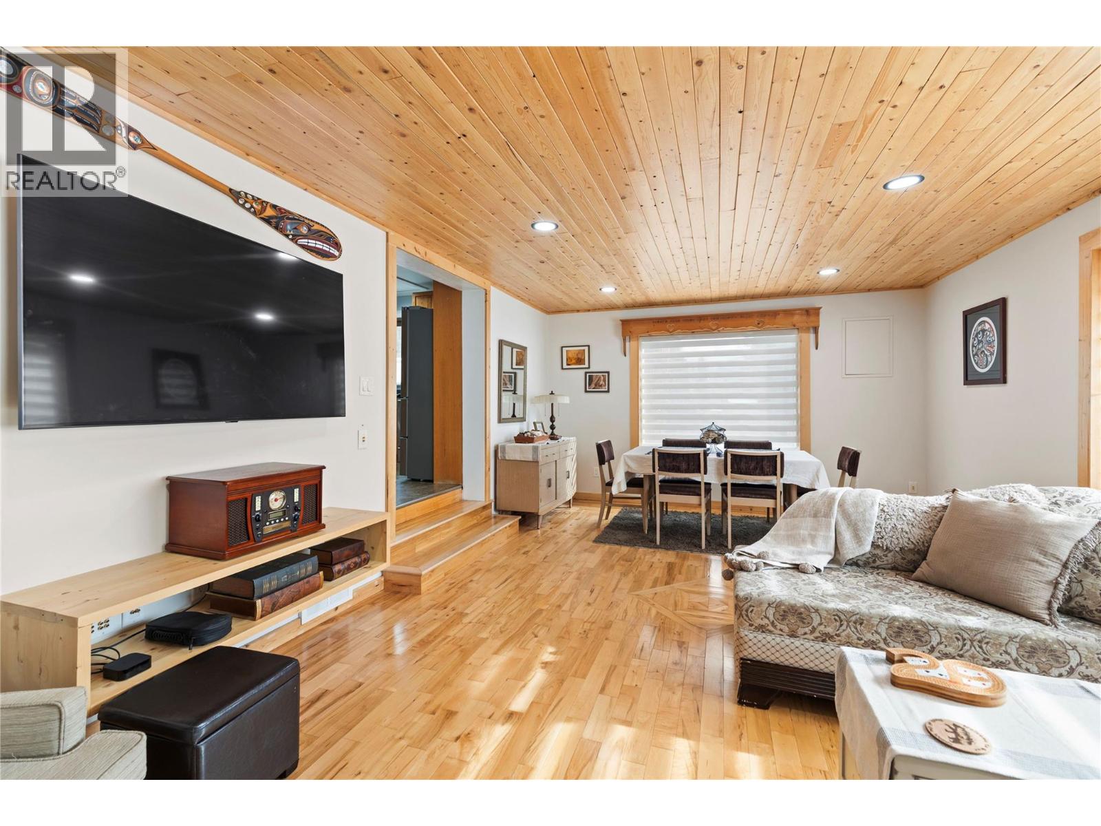 112 WALKER Road - 3