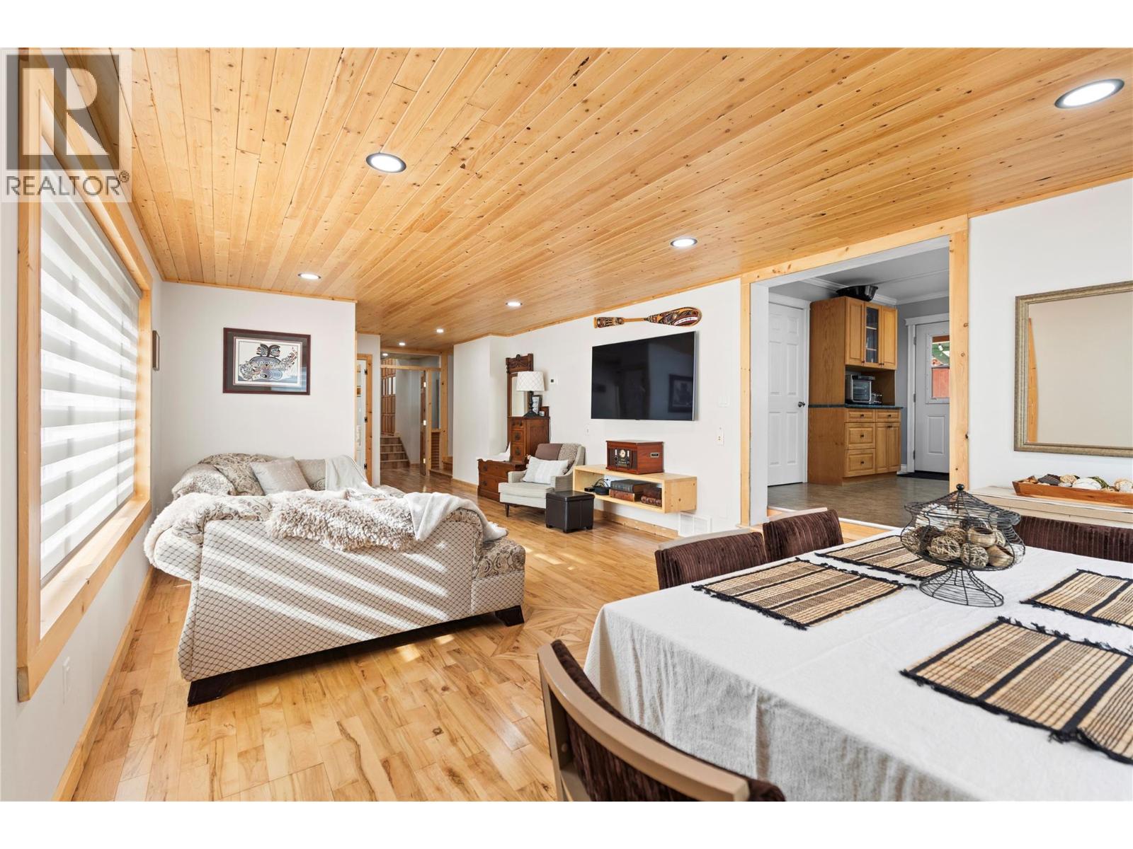 112 WALKER Road - 4