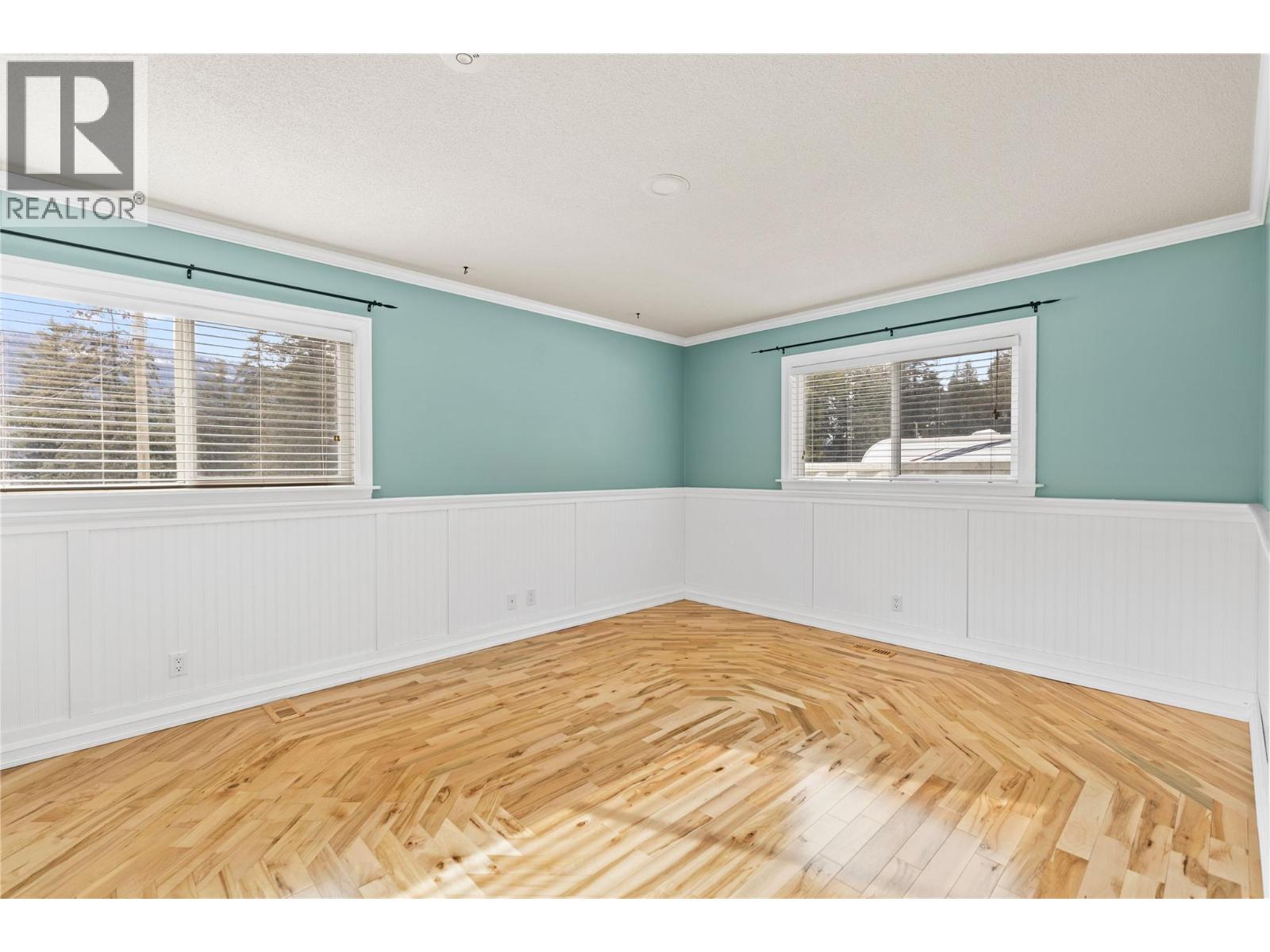 112 WALKER Road - 14