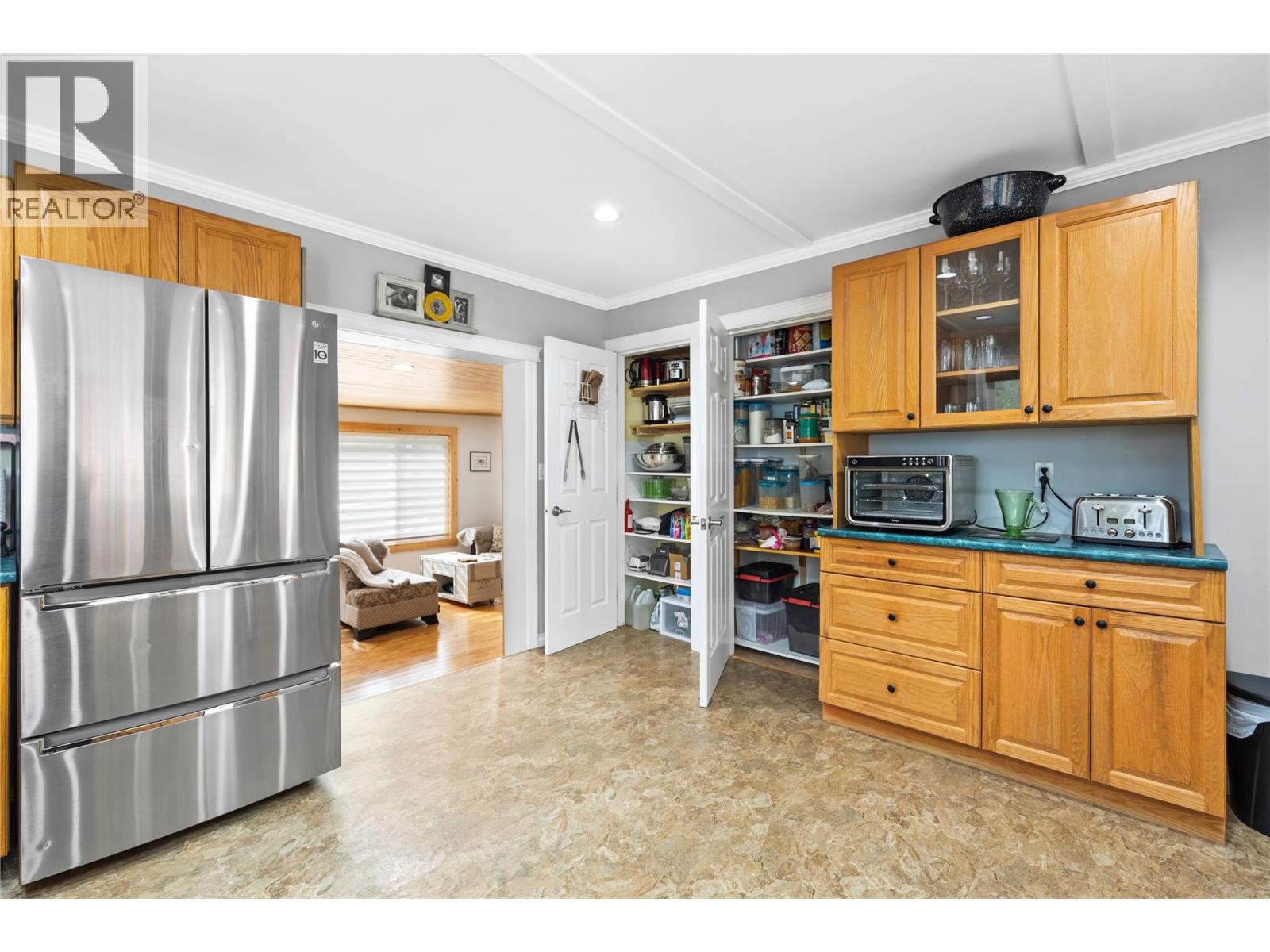 112 WALKER Road - 8