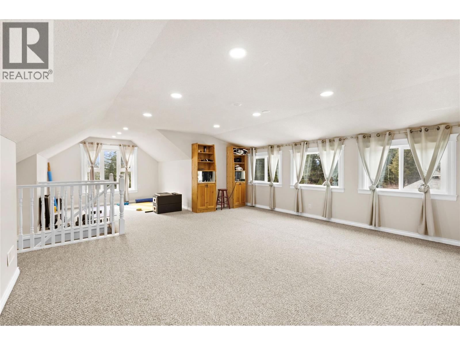 112 WALKER Road - 20