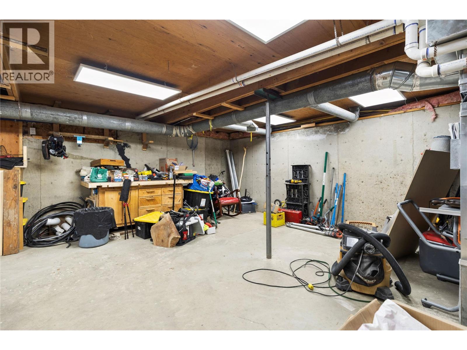 112 WALKER Road - 24