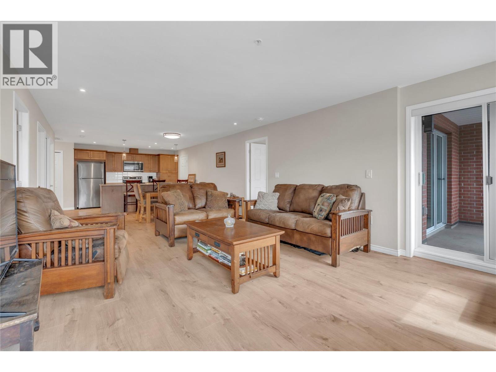 #804 3346 SKAHA LAKE Road - 17