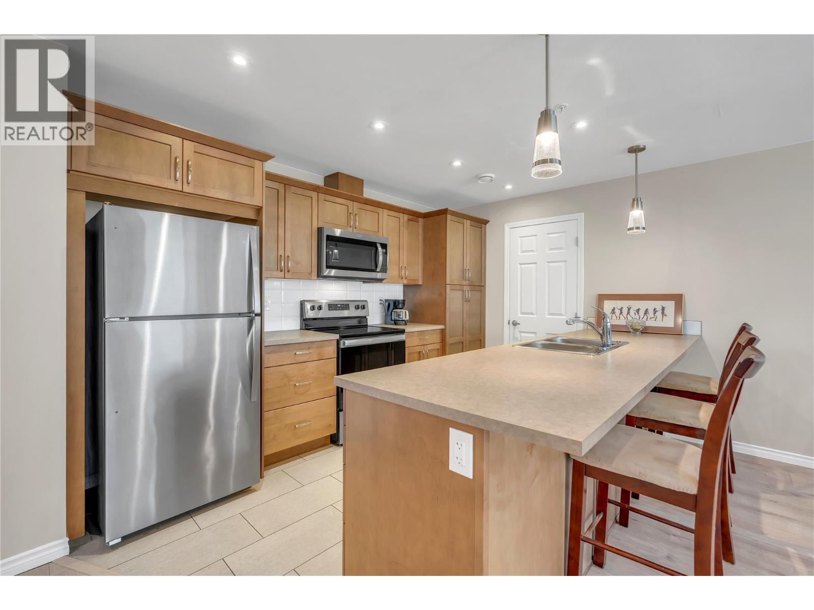 #804 3346 SKAHA LAKE Road - 5
