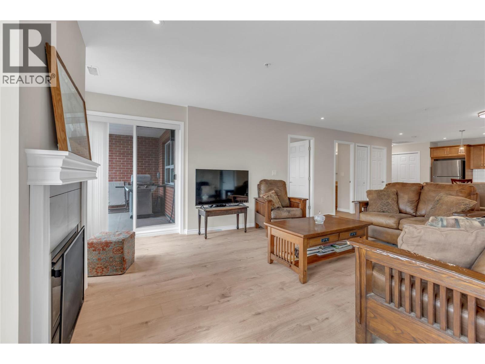 #804 3346 SKAHA LAKE Road - 18