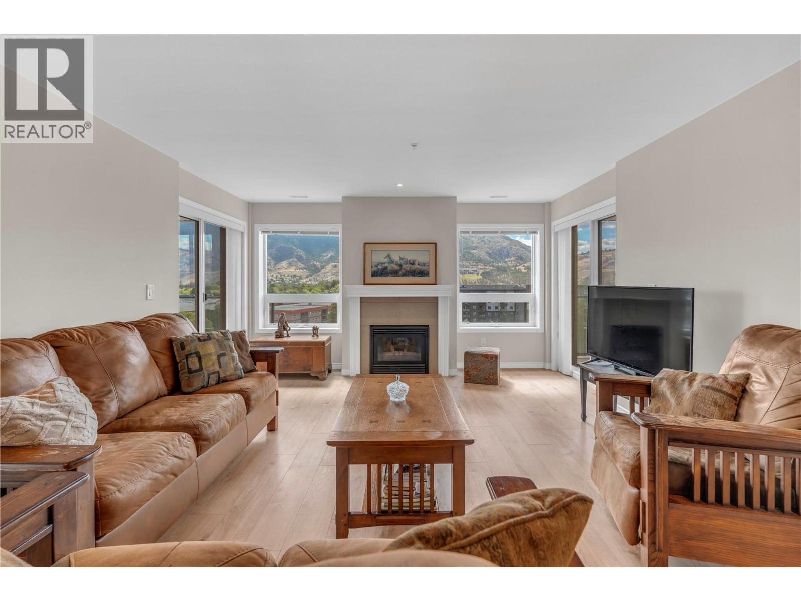 #804 3346 SKAHA LAKE Road - 4