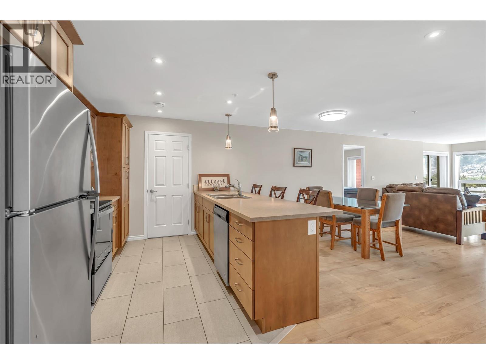 #804 3346 SKAHA LAKE Road - 6