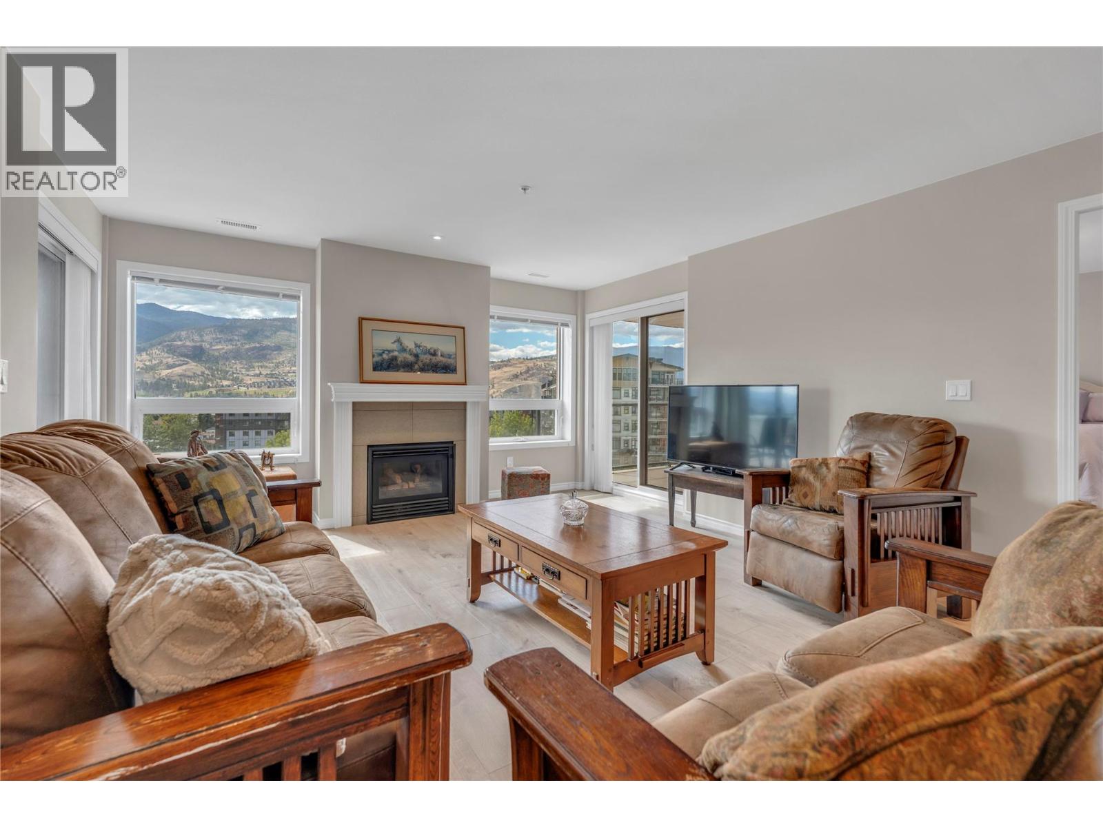 #804 3346 SKAHA LAKE Road - 19