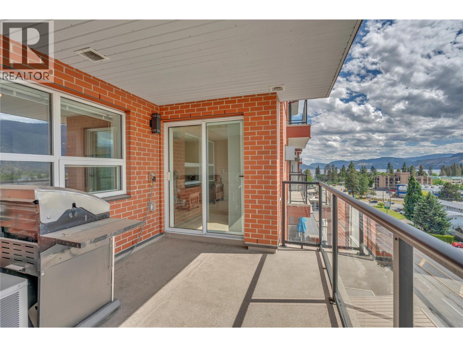 #804 3346 SKAHA LAKE Road - 27