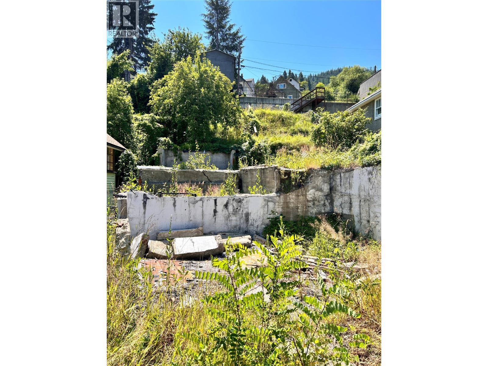 138 Reservoir Road, Trail