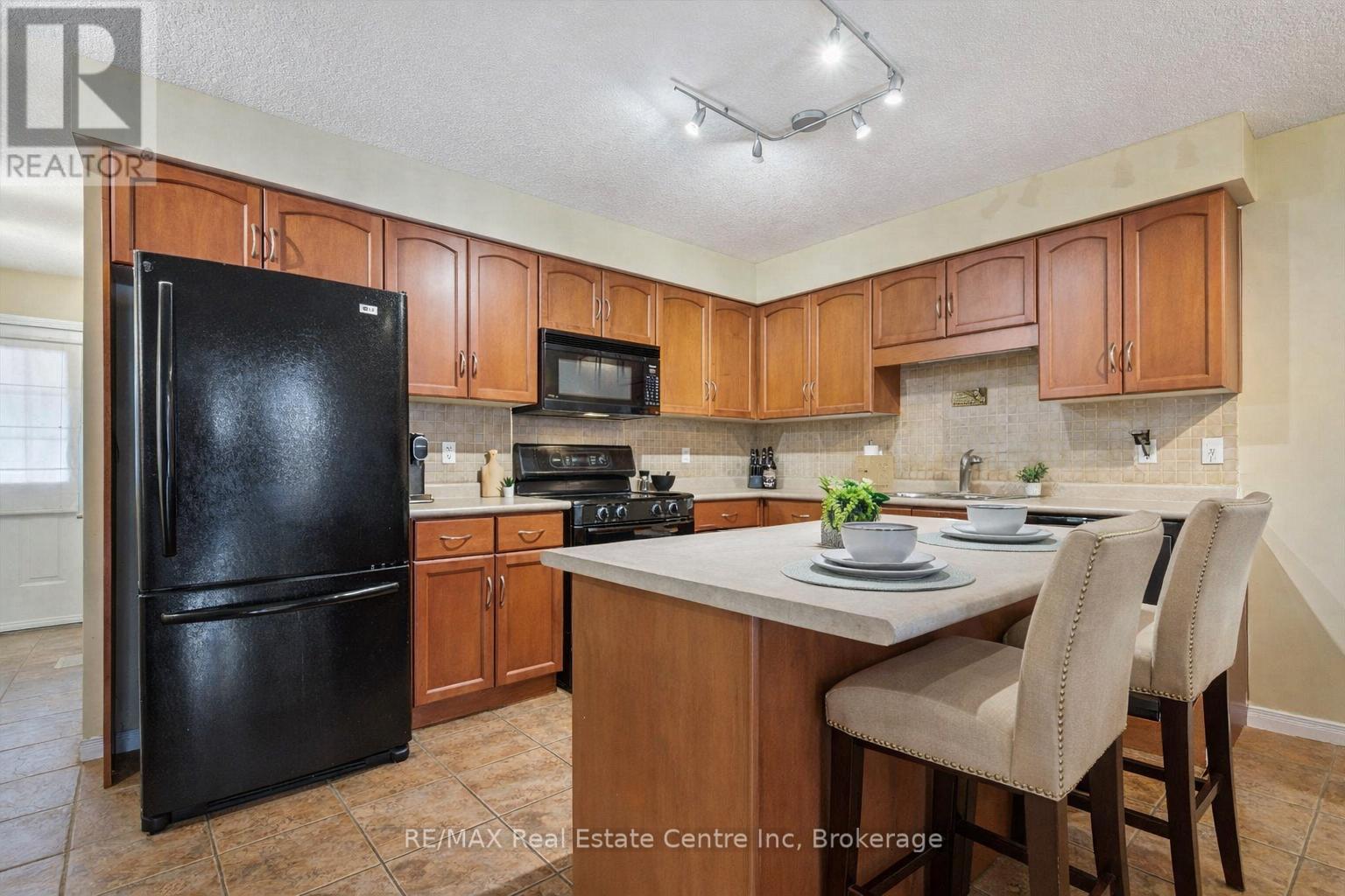 #38 210 DAWN AVENUE - 3