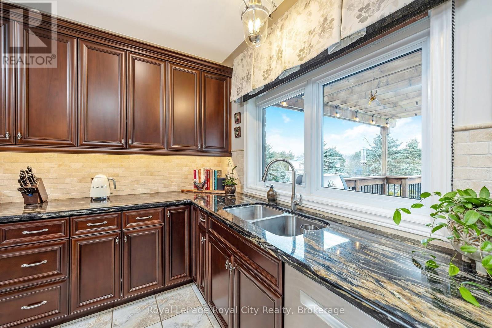 129 MILLVIEW COURT - 21