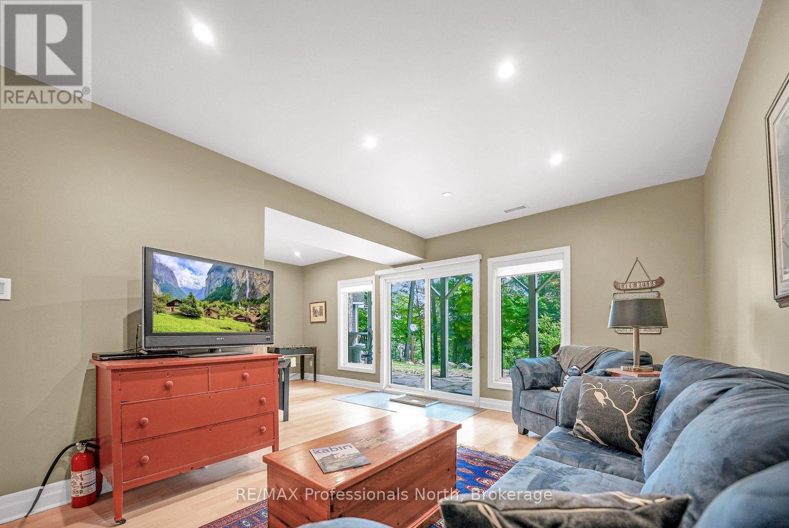 1311 WONDERLAND ROAD - Image 32