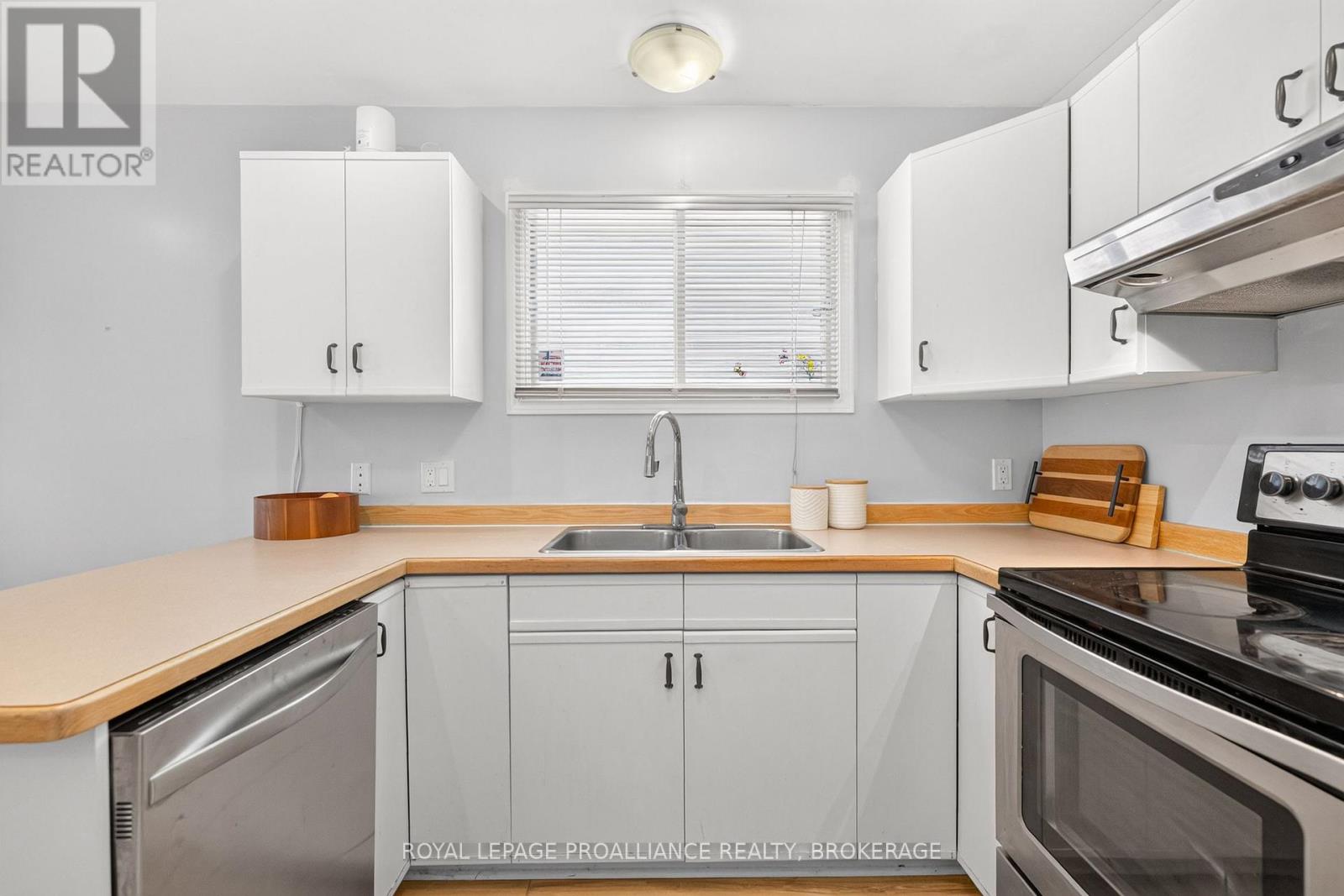 1067 ACADIA DRIVE - Image 18