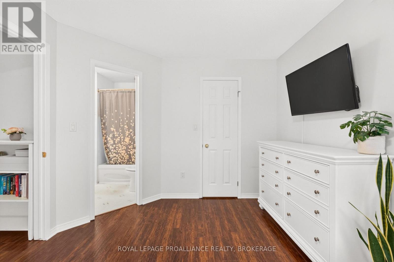 1067 ACADIA DRIVE - Image 33