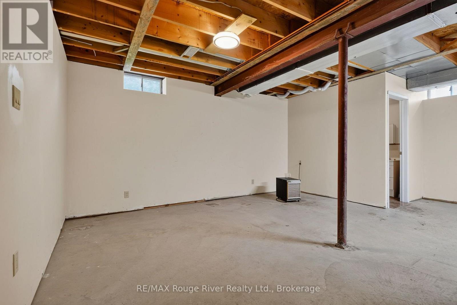 660 EWING STREET - Image 32