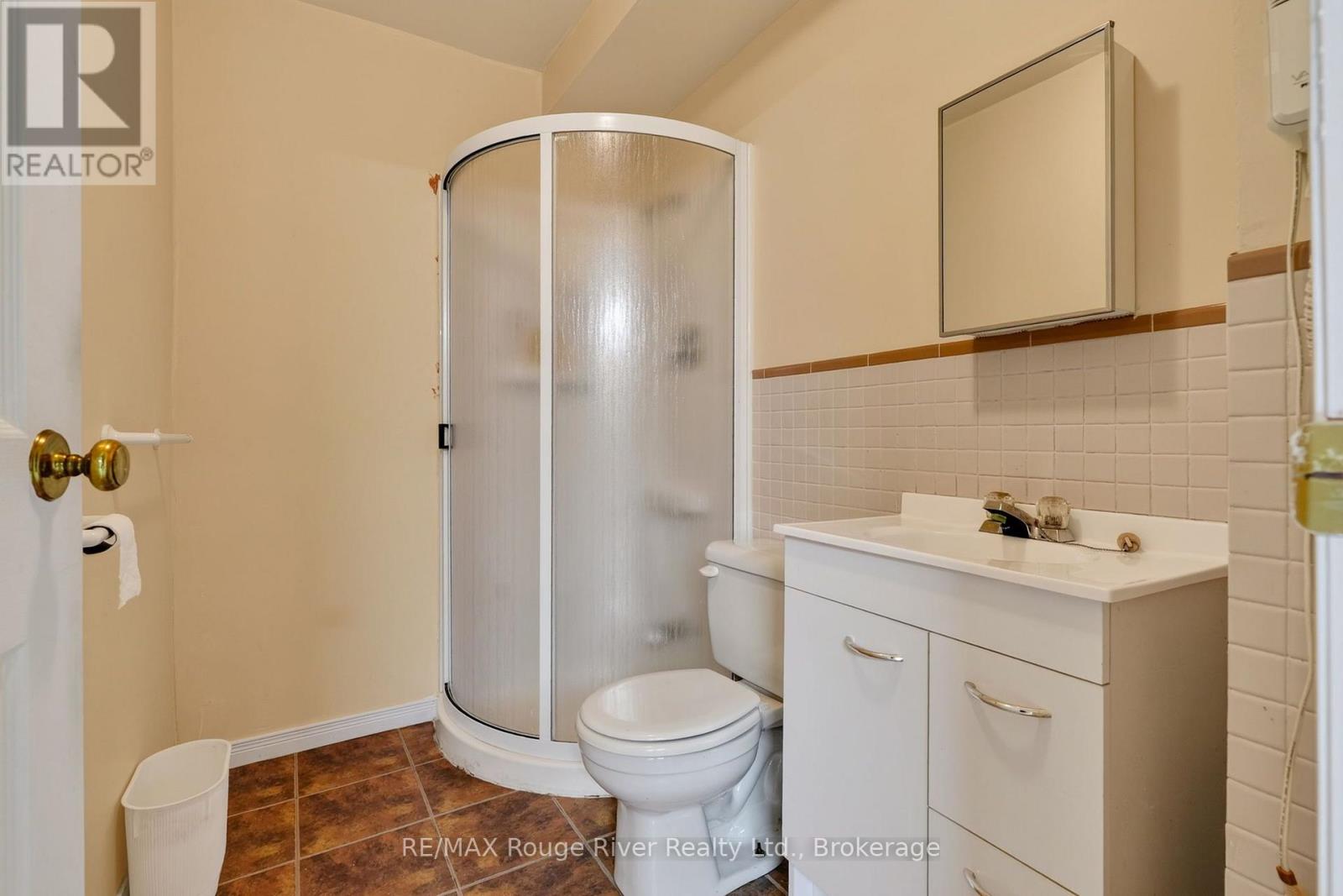 660 EWING STREET - Image 33
